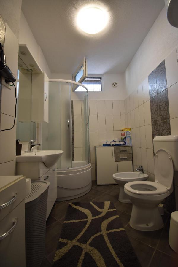 Apartment Adem Koper Bagian luar foto